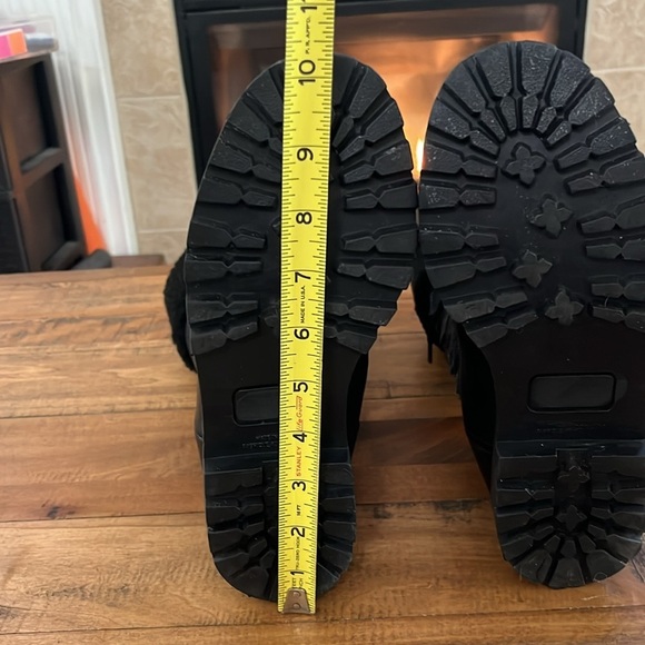 LA Canadienne lace up black leather boots, shearling lined. Size 7.5, - Picture 8 of 12